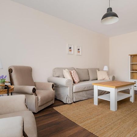 Homey 1-Bd Apartment Sofia Bagian luar foto