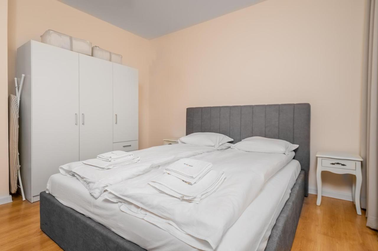 Homey 1-Bd Apartment Sofia Bagian luar foto