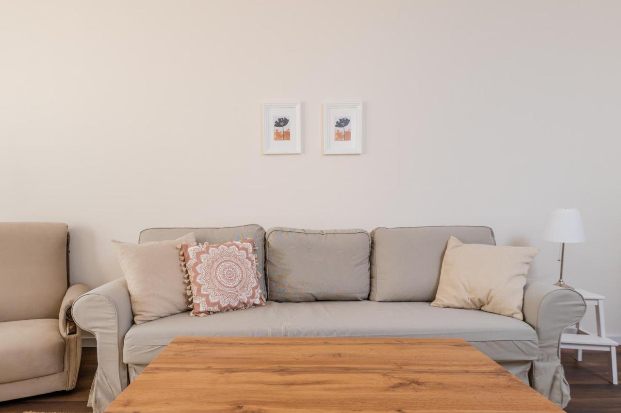Homey 1-Bd Apartment Sofia Bagian luar foto