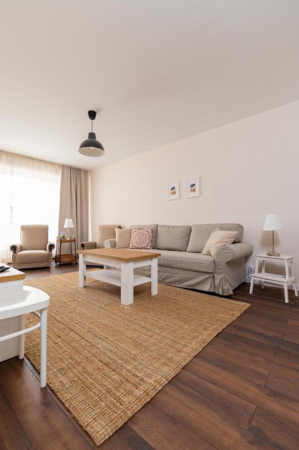 Homey 1-Bd Apartment Sofia Bagian luar foto