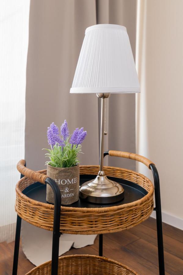 Homey 1-Bd Apartment Sofia Bagian luar foto